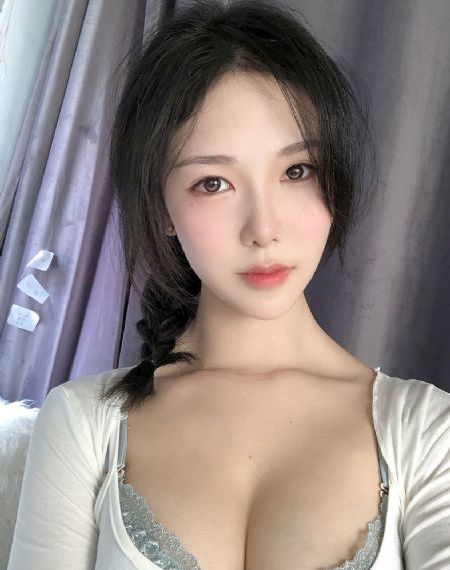 国产片天天弄_十万网红美女美酱